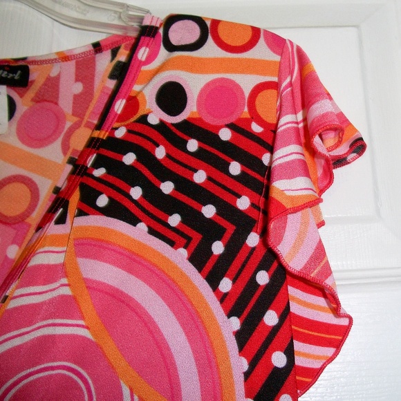 (NWOT) Cute Girl Cross-Front Printed Top - Size: M - Picture 3 of 6
